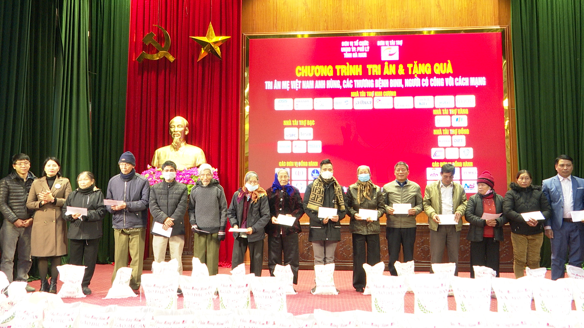 DUNG TIN.00_02_01_22.Still608.jpg