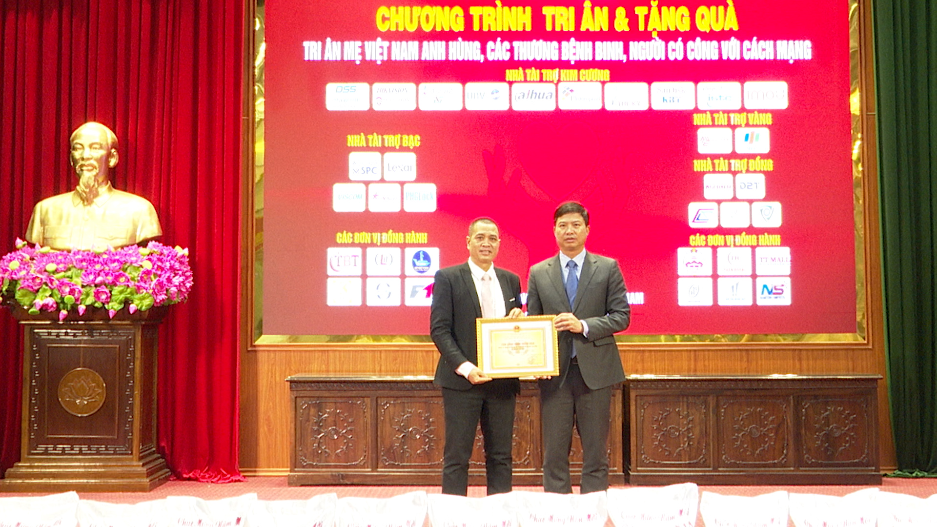 DUNG TIN.00_02_09_29.Still606.jpg